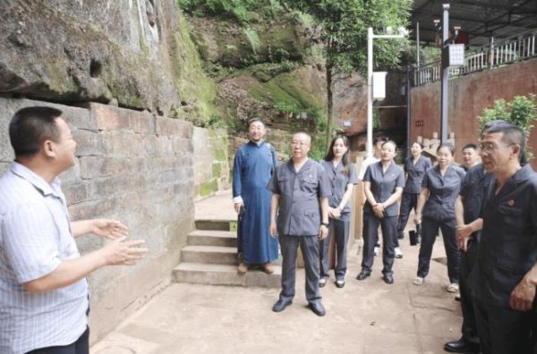 配资公司排名前十 男子损毁清代茶几座椅获刑 司法守护文化遗产底线